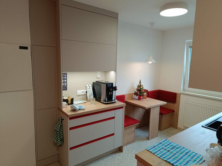 ab4de280-94e5-4c8e-bbe6-b8b06b51696d