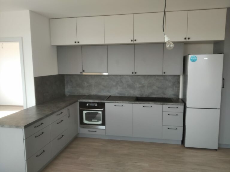 ff7b8677-cdec-43b5-877b-985f7767fb8f